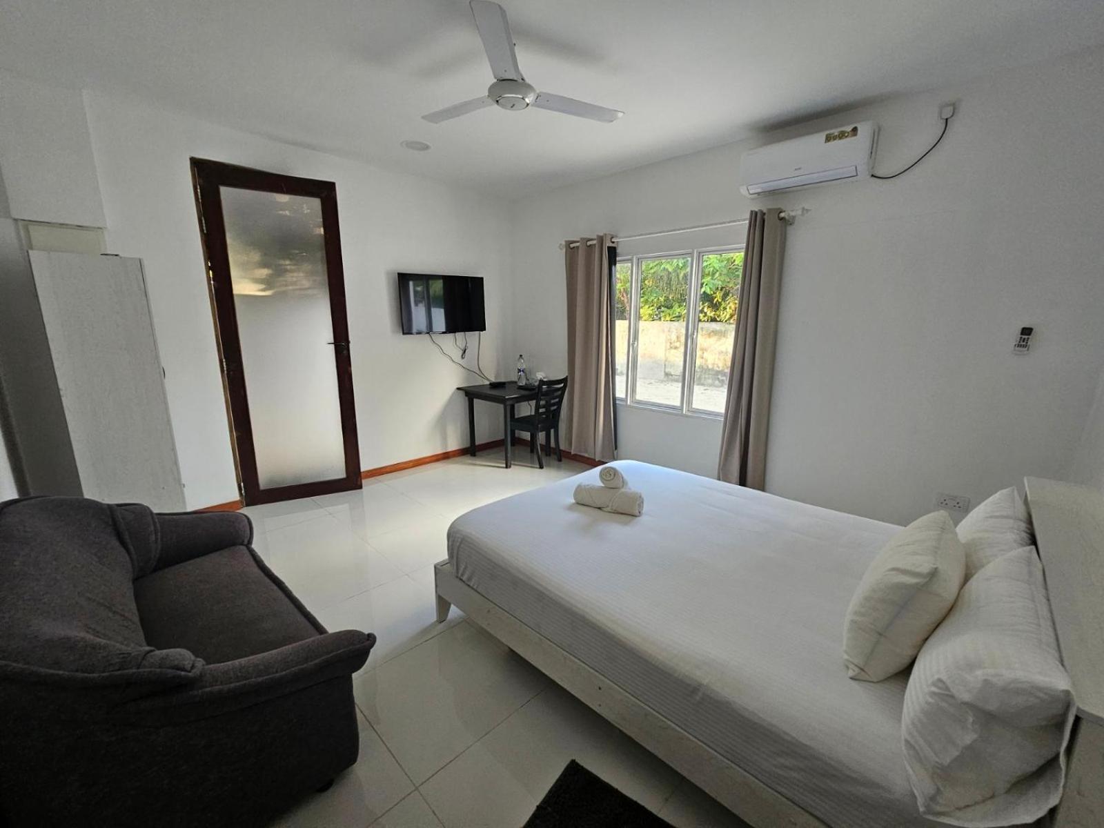 Surf Trip Maldives Hotel Thulusdhoo